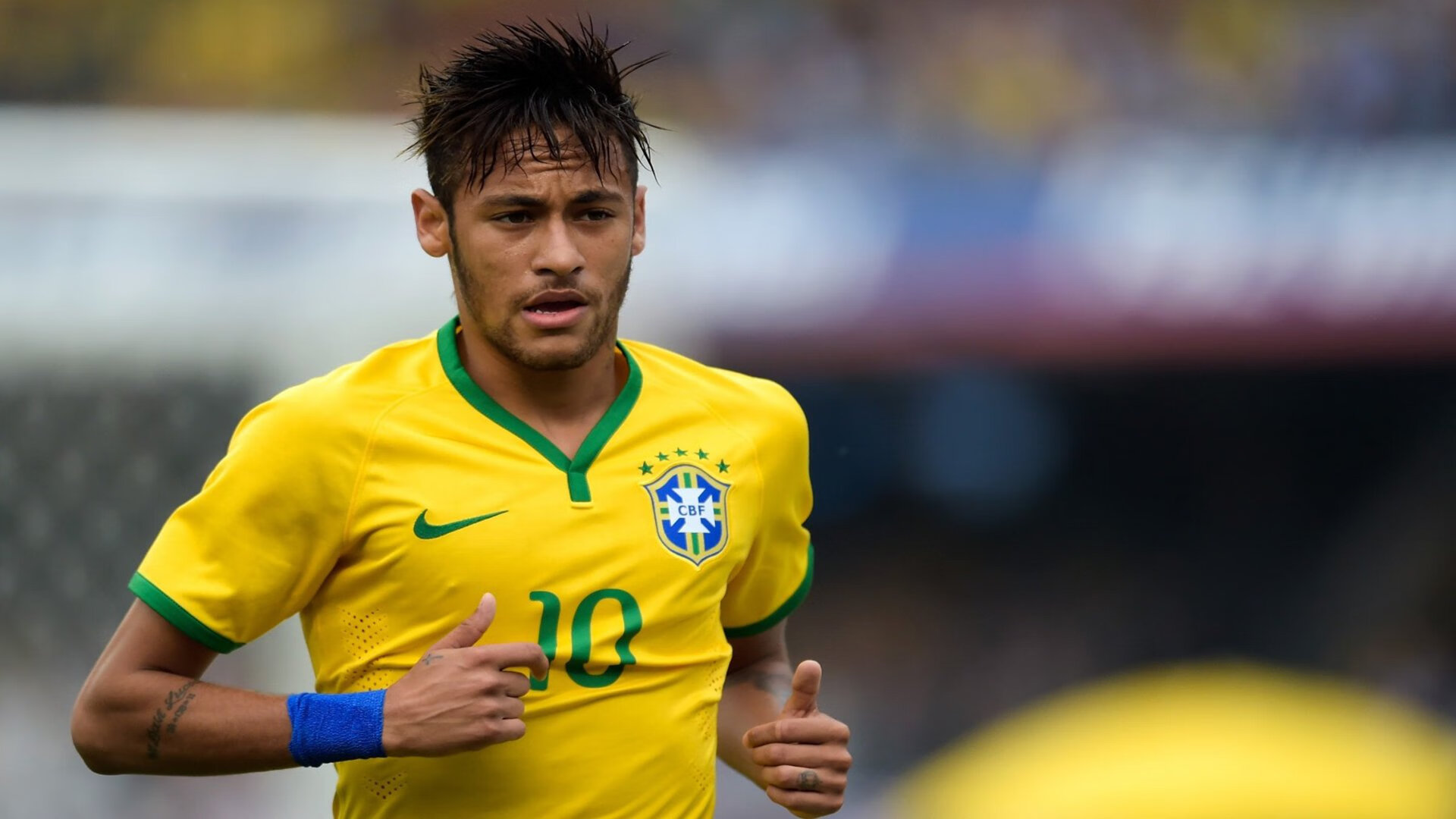 “赛场救援：危机中的英雄瞬间”，赛场急救